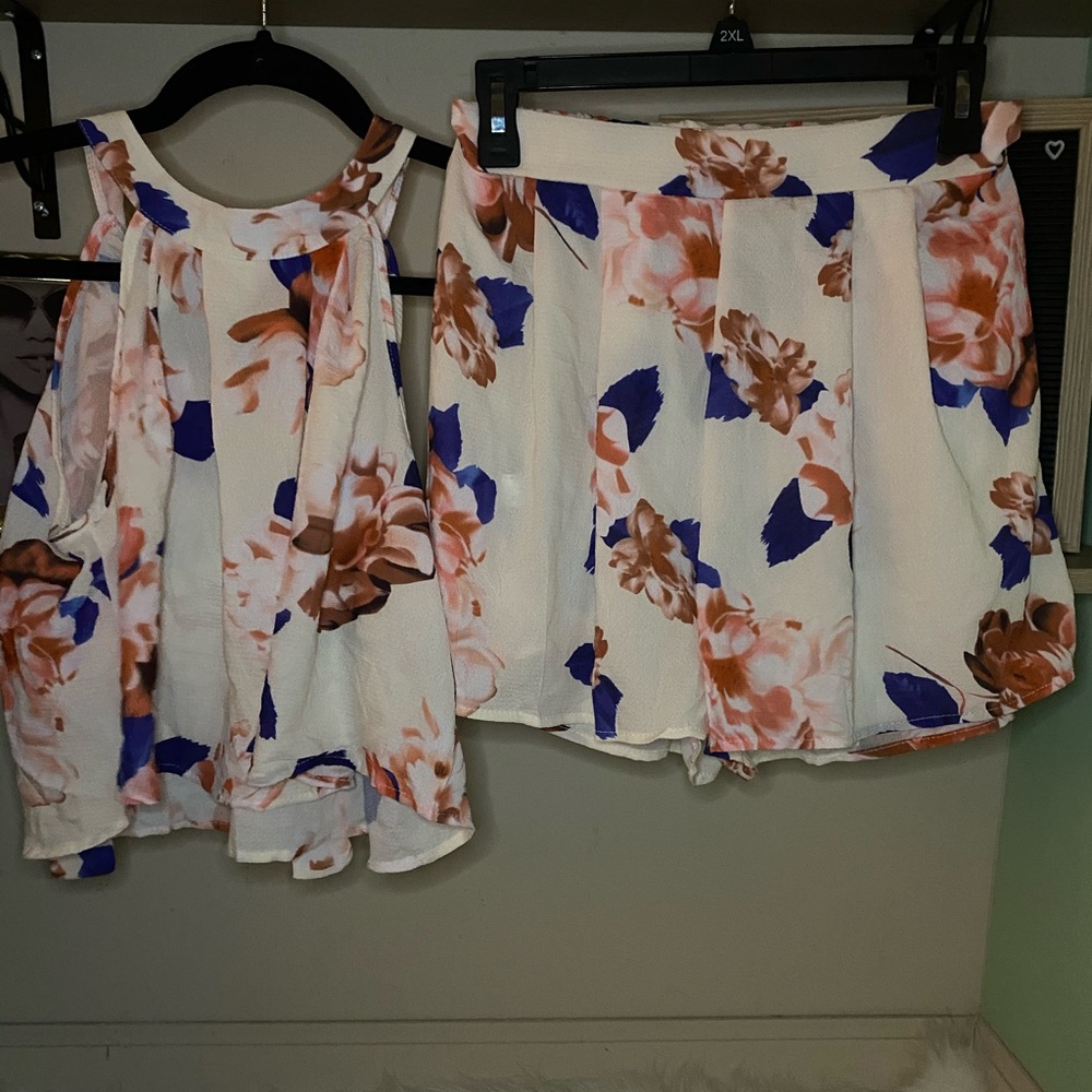 ✨Two piece floral romper✨